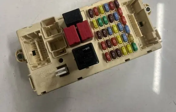 Alfa Romeo 147 Fuse box set 46558758