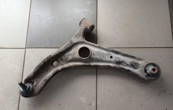 Toyota Yaris Front lower control arm/wishbone