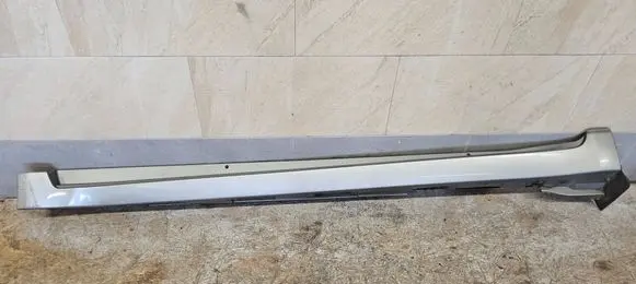 Toyota Avensis T270 Sill 7586005010