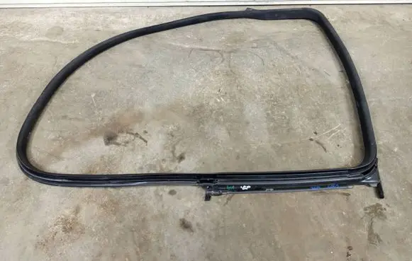 Maserati Ghibli Front door rubber seal USZCZELKAGHIBLI