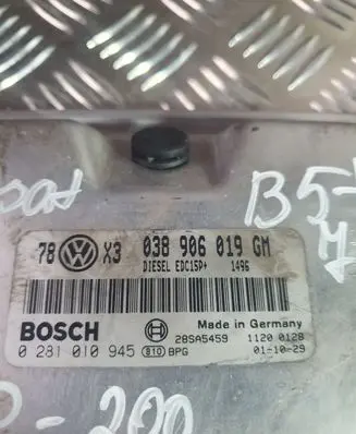 Volkswagen PASSAT B5.5 Engine control unit/module 038906019GM 0281010945