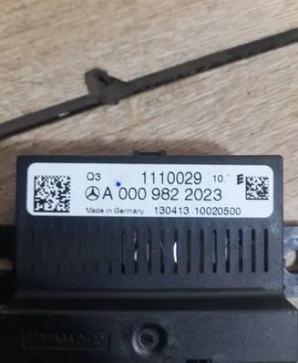 Mercedes-Benz C W204 Charging relay A0009822023 1110029