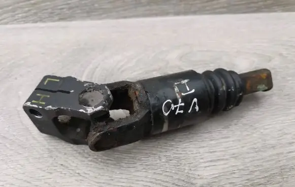 Volvo S70 V70 V70 XC Steering column universal joint