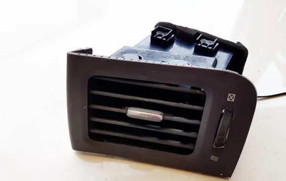 Nissan X-Trail T31 Dash center air vent grill 68760JG00B P19670A75010