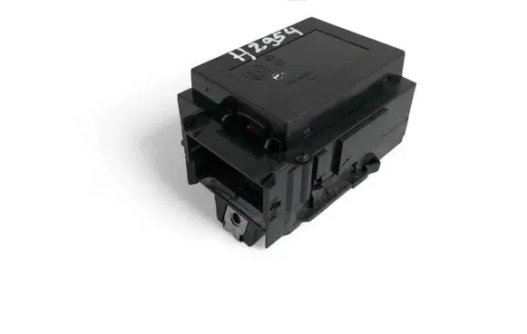 Volkswagen PASSAT B6 Ignition lock 3C0905843R