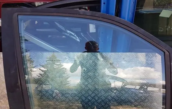 Peugeot 806 Front door window glass four-door