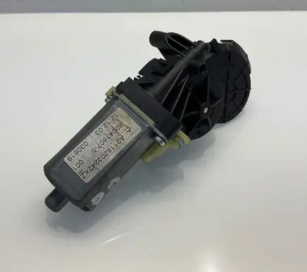 Mercedes-Benz E W211 Seat adjustment motor 0390201940