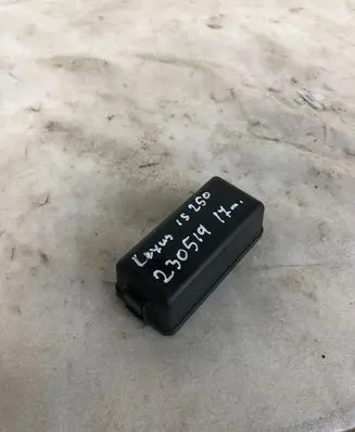 Lexus IS 220D-250-350 Fuse box cover 8266253110
