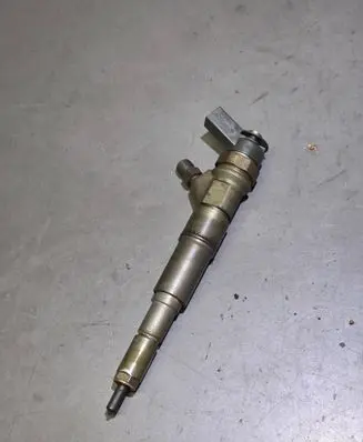 BMW 5 E60 E61 Fuel injector 0445110212 7794652