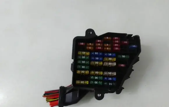 Audi A4 S4 B7 8E 8H Fuse module 0417213