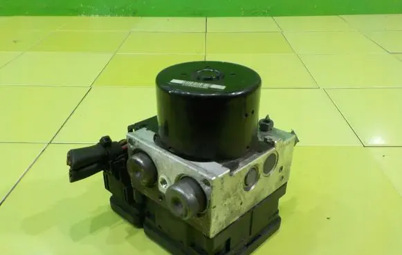 Mercedes-Benz C W204 ABS Pump A2049012500