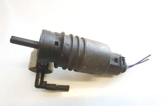 Volkswagen PASSAT B5.5 Windscreen/windshield washer pump 1J0973722