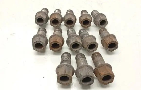 Volkswagen Golf VII Nuts/bolts 