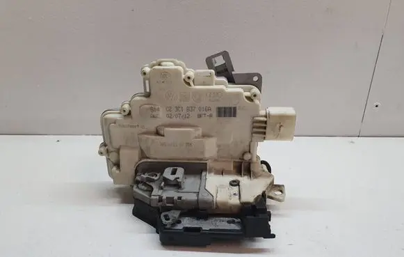 Volkswagen PASSAT B6 Front door lock 3C1837016A
