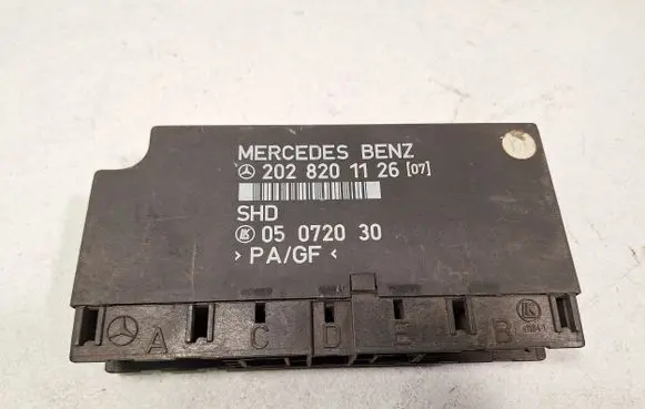 Mercedes-Benz C W202 Comfort/convenience module 05072030 2028201126