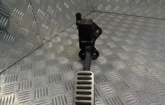 KIA Ceed Accelerator throttle pedal 32700-2H310