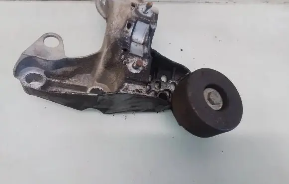 Audi A4 S4 B6 8E 8H Engine mounting bracket