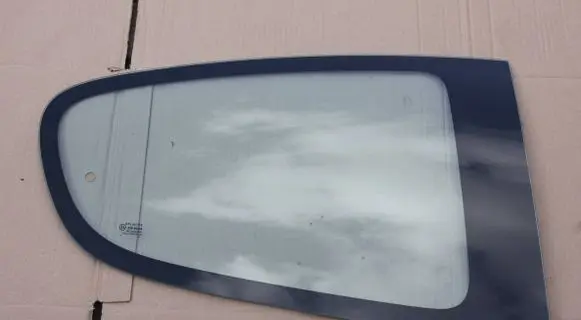 Peugeot 107 Rear side window B000998480