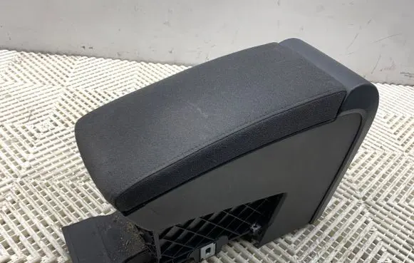 Volkswagen PASSAT B6 Armrest 3C0863319S