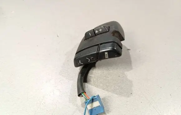 Toyota Yaris Steering wheel buttons/switches 842470D010