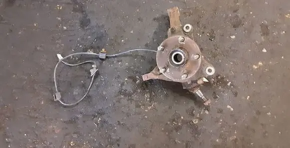 Subaru B9 Tribeca Front wheel hub spindle knuckle