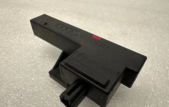 Audi A4 S4 B8 8K Keyless (KESSY) go control unit/module 8K0907247