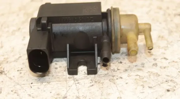 Volkswagen Golf VI Turbo solenoid valve 1K0906627B
