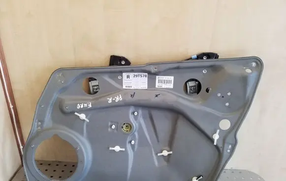 Mercedes-Benz A W169 Front door manual window regulator A1697202879