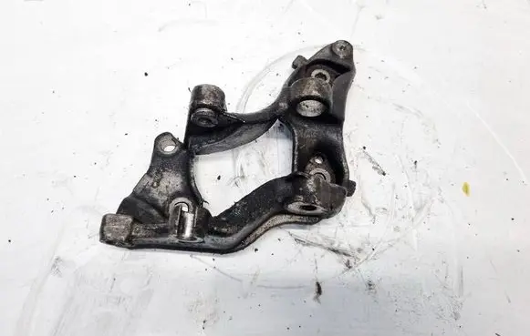 Engine mounting bracket