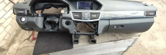 Mercedes-Benz E W212 Dashboard A2126802387 2126802387 A2126800308