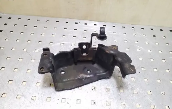 Ford Kuga I Fuel pump bracket 