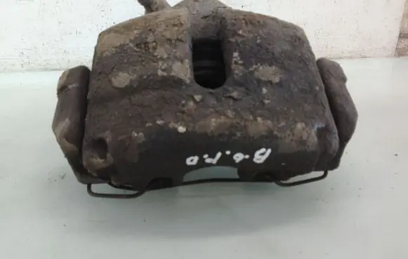 Volkswagen PASSAT B6 Front brake caliper