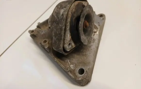 Audi A6 S6 C5 4B Gearbox mounting bracket 4b0399113k