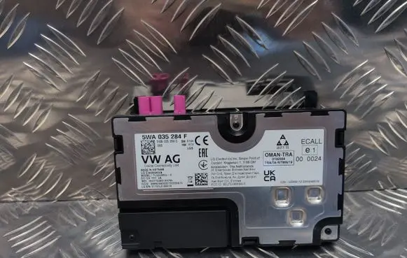 Skoda Octavia Mk4 Bluetooth control unit module 5WA035284C 5WA035284F