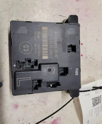Mercedes-Benz E W211 Door control unit/module 2118704026