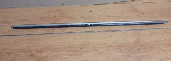 Opel Astra J Rear door glass trim molding 13260071