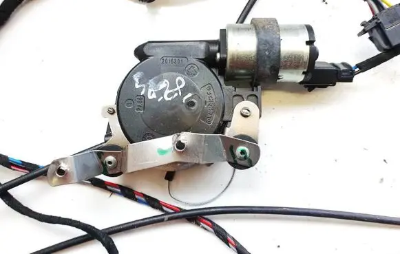 Volkswagen Golf Plus Seat adjustment motor 2016801 5034301a