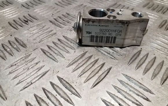 Nissan Juke I F15 Air conditioning (A/C) expansion valve 922001HF0A