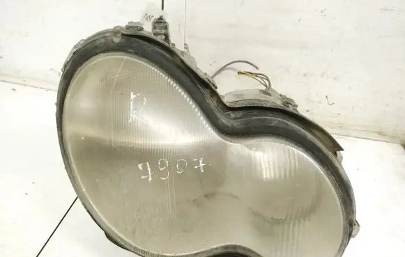 Mercedes-Benz C W203 Headlight/headlamp A2038200261 0301166202