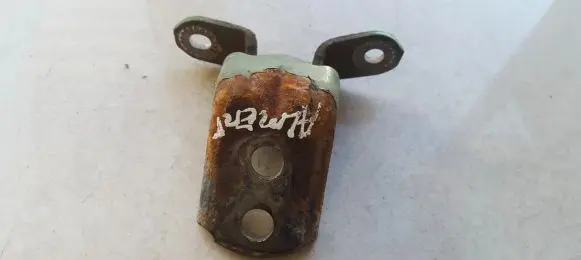 Nissan Almera Front door upper hinge