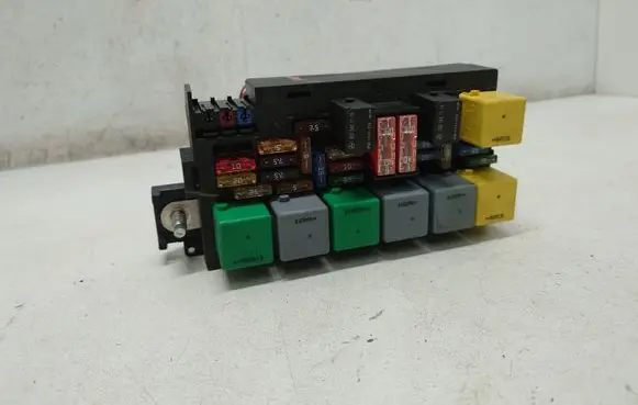 Mercedes-Benz ML W164 Fuse module A1645400672 1645400672