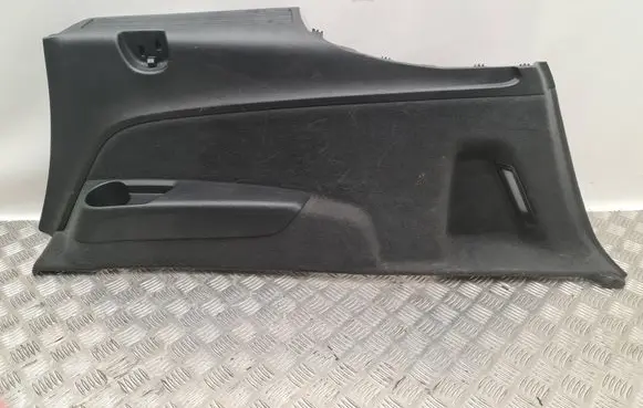 Audi Q7 4M Trunk/boot side trim panel 4M0863880C