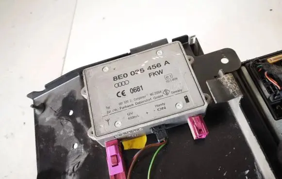 Audi A6 S6 C5 4B Antenna control unit 8e0035456a