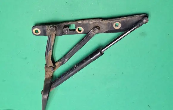 BMW 5 E39 Loading door lower hinge 