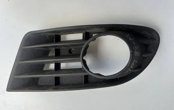 Volkswagen Golf Plus Front fog light trim/grill 5M0853666B