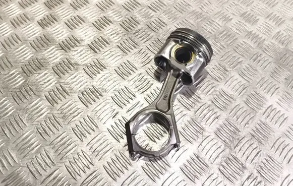 Subaru Outback Piston with connecting rod 