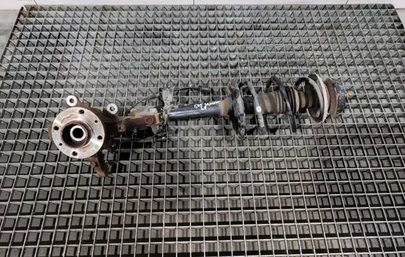 Dacia Sandero II Front wheel hub spindle knuckle 