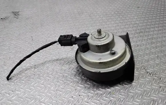BMW 3 E90 E91 Horn signal E30055306
