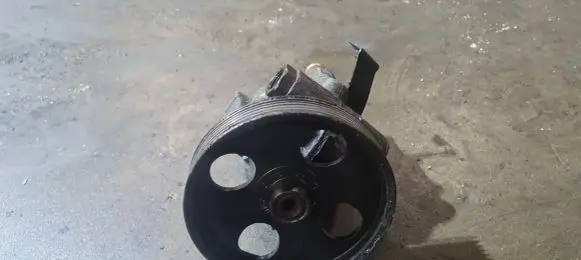 Volvo S40, V40 Power steering pump 26054891