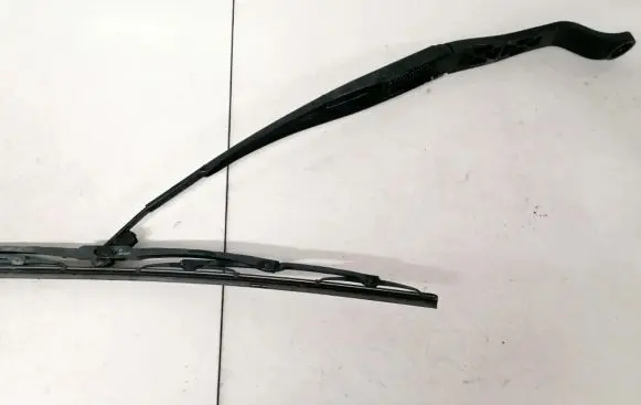 Honda CR-V Front wiper blade arm
